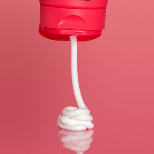 Vegaaninen Gyada Cosmetics muotoileva hoitoaine kiharille hiuksille