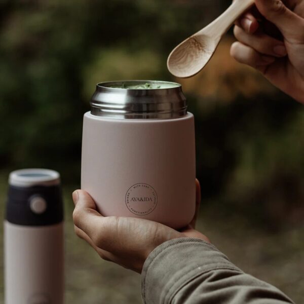 Food'ie termosastia säilyttää ruokasi lämpimänä 8 tuntia ja kylmänä 12 tuntia.