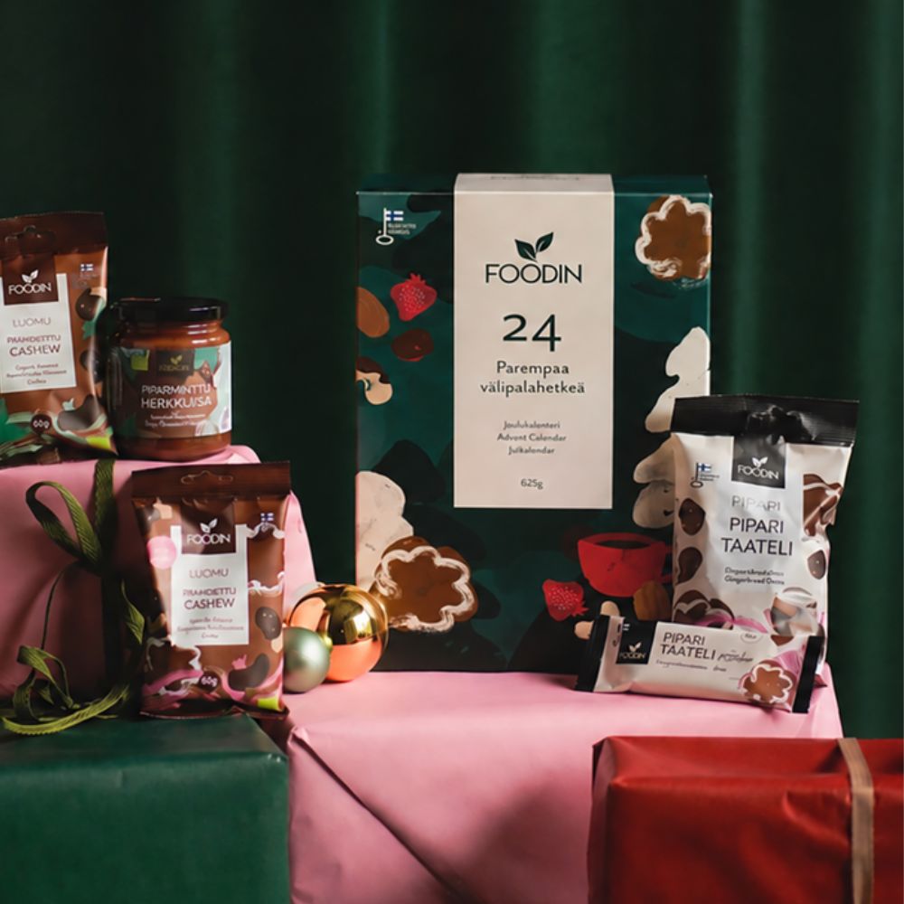 Foodin 24 Parempaa Välipalahetkeä -joulukalenteri sisältää 24 välipalaa ja herkkua, mukana kaksi täysin uutta tuotetta. Valmistettu Suomessa.