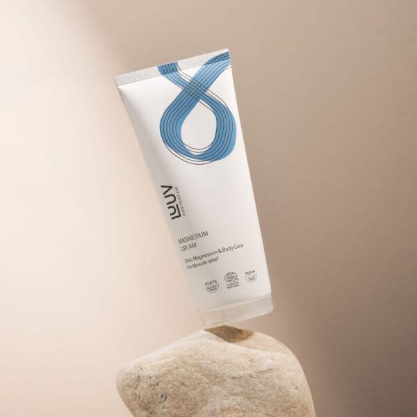 Ainutlaatuinen LUUV magnesiumvoide on COSMOS ECOCERT -sertifioitu, joten voit olla varma sen puhtaudesta. Magnesium imeytyy nopeasti ja tehokkaasti iholta.