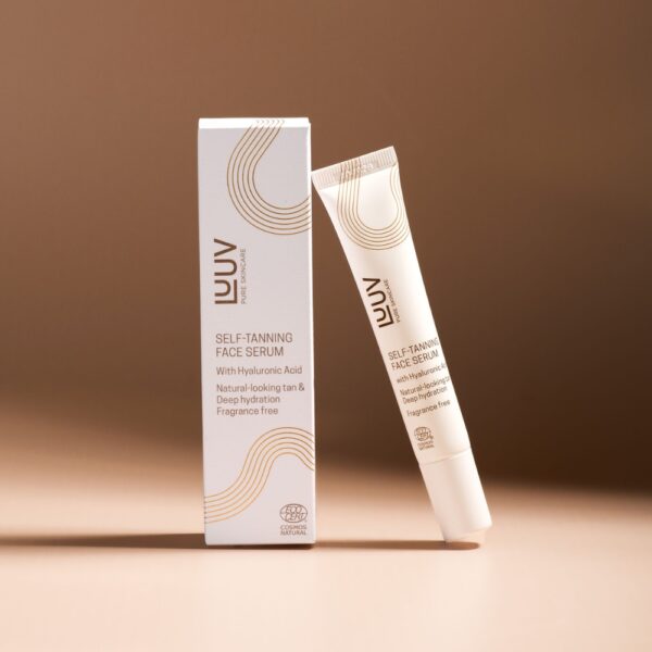 Luuv Self-Tanning Face Serum on tuoksuton itseruskettava seerumi, joka antaa kasvoillesi luonnollisen ja hehkuvan kauniin päivetyksen.