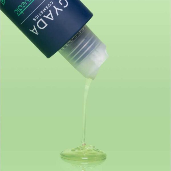 Vahvista ja elvytä hiuksesi Gyada Hyalurvedic vahvistavalla shampoolla! Tämä ayurvedinen shampoo sisältää sarviapilaa, macaa ja cassiaa.