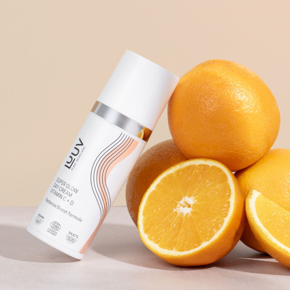 Super Glow Vitamin C+D -päivävoide aktivoi ihon omaa D-vitamiinin tuotantoa