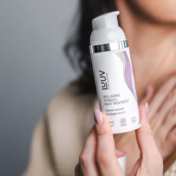 Luuv Well-Aging Stemcell Night Treatment on syväkorjaava yövoide
