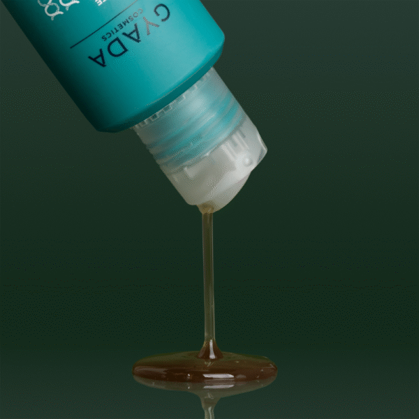 Matkakokoinen, luonnollinen hiuksia vahvistava Gyada spirulinashampoo