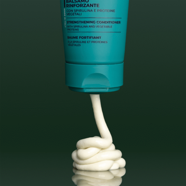 Matkakokoinen, luonnollinen hiuksia vahvistava Gyada spirulinahoitoaine
