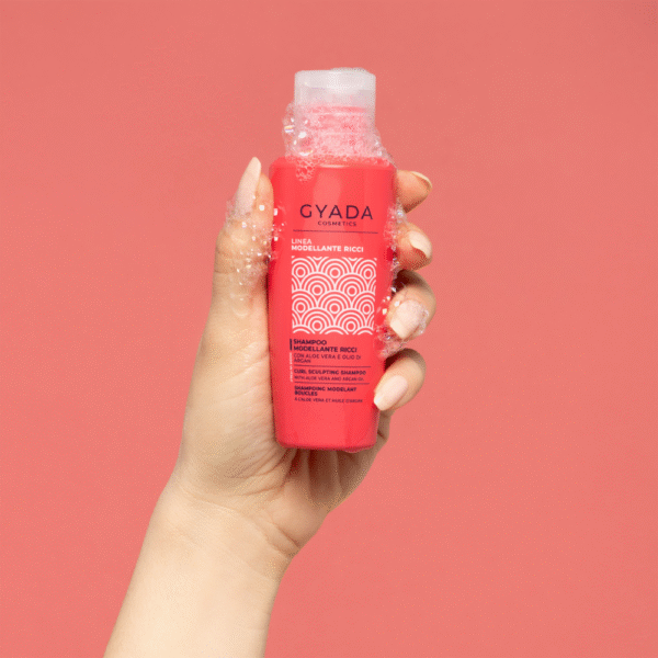 Gyada Shampoo Curly Hair matkakokoinen luonnonkosmetiikan shampoo kiharille ja taipuisille hiuksille