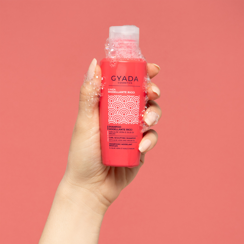 Gyada Shampoo Curly Hair matkakokoinen luonnonkosmetiikan shampoo kiharille ja taipuisille hiuksille