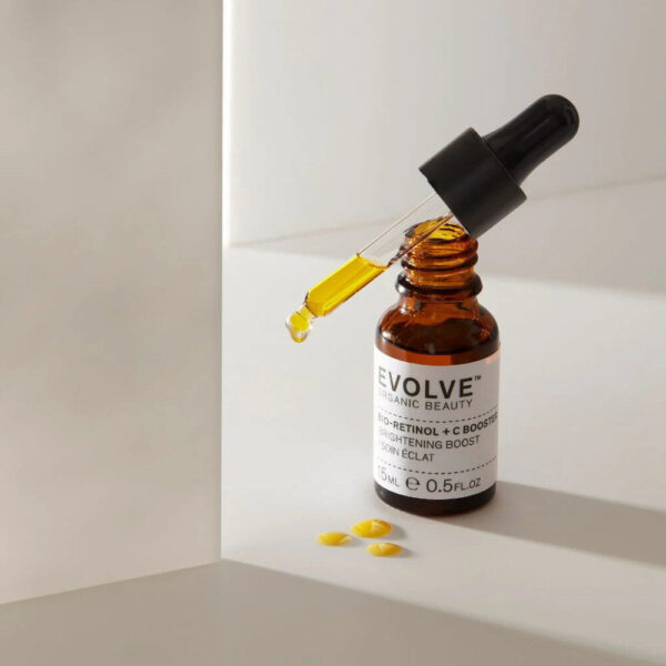 Evolve Bio-Retinol + C Skin Booster on luonnollinen kasvoöljy, joka kirkastaa, tasoittaa ja herättää ihon hehkun.