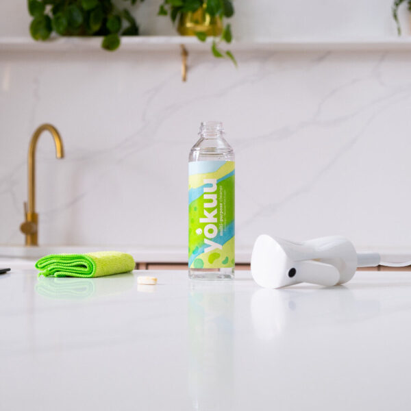 Yokuu Multi-Purpose Cleaner Starttipakkaus sisältää kestopullon ja yhden probioottihelmen