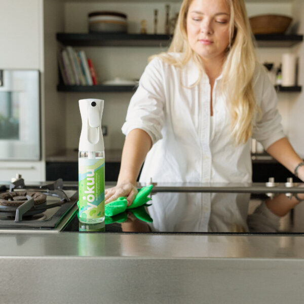 Yokuu Multi-Purpose Cleaner Starttipakkaus sisältää kestopullon ja yhden probioottihelmen
