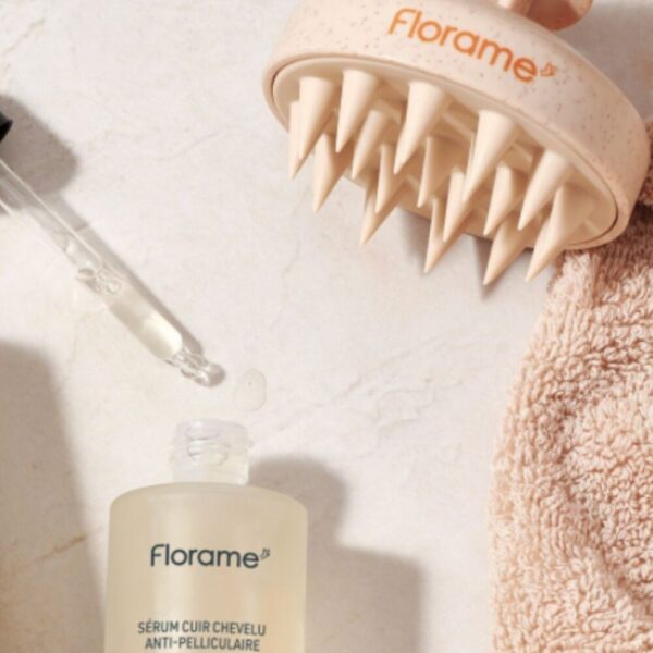 Florame hiuspohjan hierontaharja päänahan mikroverenkierron stimuloimiseen, hoitoon ja pesuun. Täydellinen lisä hiustenhoitorutiiniin!