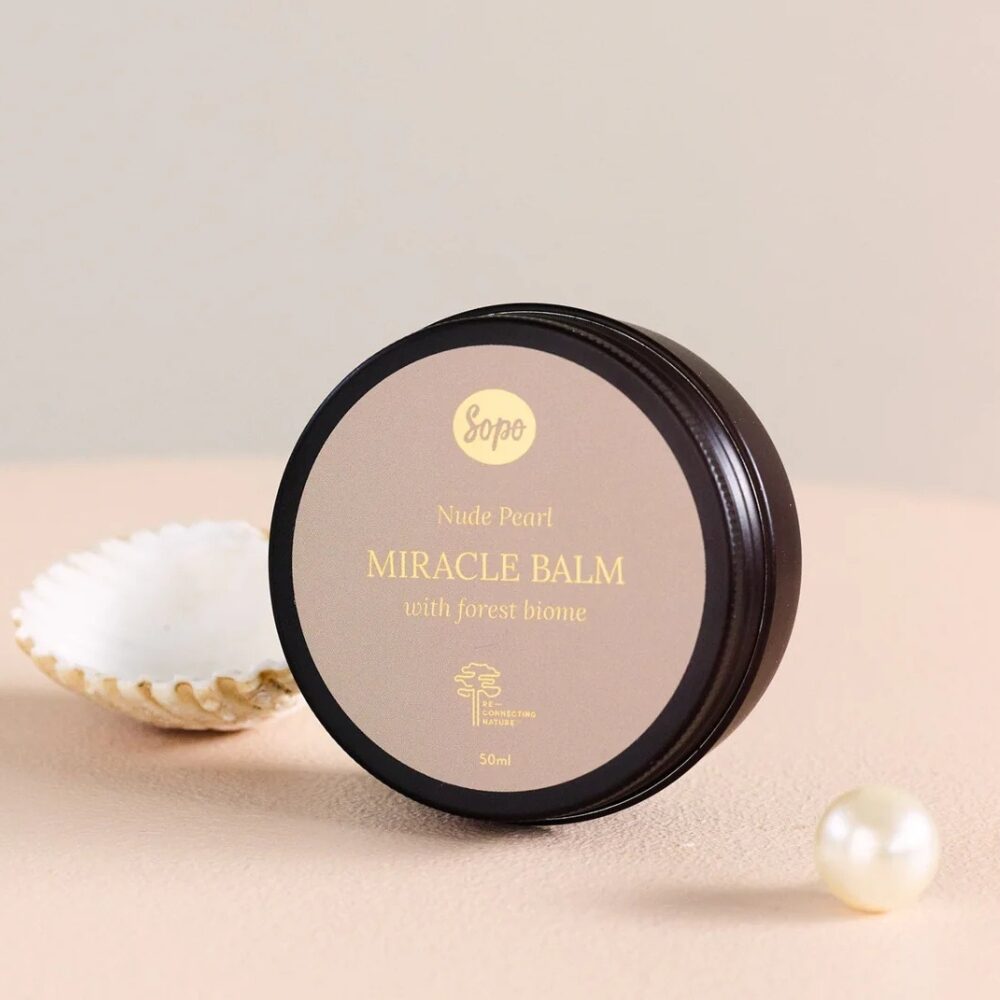 Sopo Miracle Balm on kevyesti sävyttävä luonnonkosmetiikan voide, joka tuo hehkua ja suojaa iholle