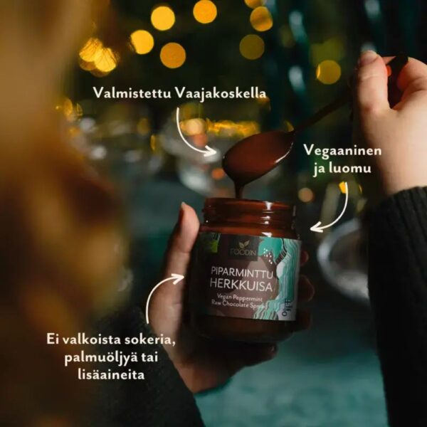 Foodin Piparminttu Herkkuisa on joulun sesonkimaku, jossa täyteläinen hasselpähkinä-raakasuklaalevite kohtaa raikkaan piparmintun. Vegaaninen ja luomu.