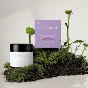 Moi Forest Microbiome Magic Renew & Repair kasvovoide sisältää ihon mikrobiomia hellivää metsäpölyä. Vegaanista luonnonkosmetiikkaa.