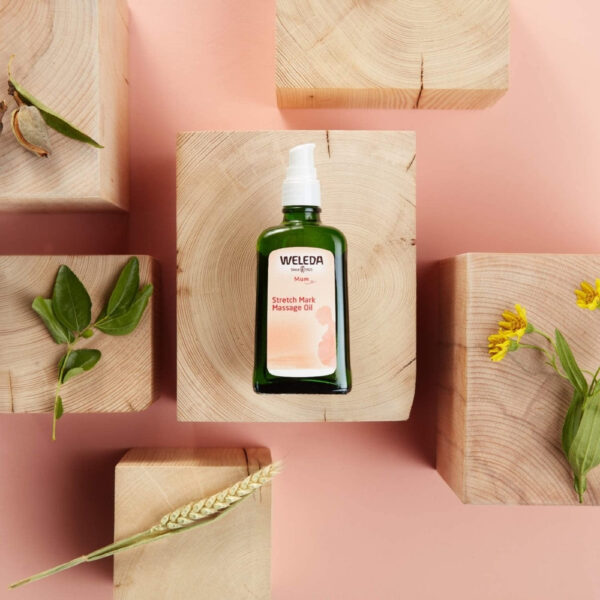 Weleda Stretch Mark Massage Oil on ravitseva ja hellävarainen vartaloöljy, joka auttaa ehkäisemään raskausarpien muodostumista.