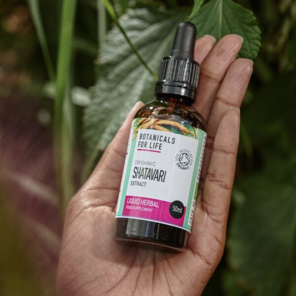 Botanicals For Life luomulaatuinen shatavariuute on ayurvedinen tärmäyrtti naiseuden tarpeisiin. Tukee kuukautiskiertoa sekä vaihdevuosien hyvinvointia.