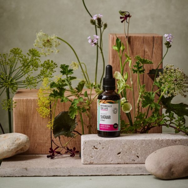 Botanicals For Life luomulaatuinen shatavariuute on ayurvedinen tärmäyrtti naiseuden tarpeisiin. Tukee kuukautiskiertoa sekä vaihdevuosien hyvinvointia.