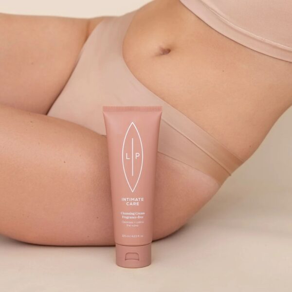 Lip Intimate Care Cream Cleanser on silkinpehmeä, erittäin hellävarainen puhdistusvoide intiimialueen herkälle iholle. Vegaaninen ja luonnollinen.