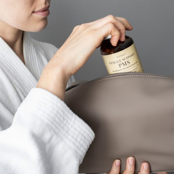 Nordbo Female Support PMS on kehitetty kuukautiskierron aikaiseen hyvinvointiin. Sisältää 10 aktiivista ainesosaa, kuten sahramia, salviaa ja puna-apilaa.