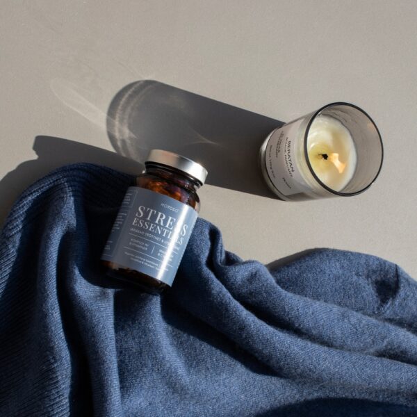 Nordbo Stress Essentials yhdistää B-vitamiinikompleksin, happoneutraalin C-vitamiinin sekä magnesiumbisglysinaatin.