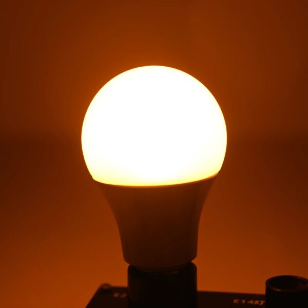 Aurinko luonnonvalopolttimessa on kolme valotilaa: kirkas päivänvalo, lempeä iltavalo ja täysin sinivaloton yövalo. Ei vilkkumista tai EMF-kuormitusta.