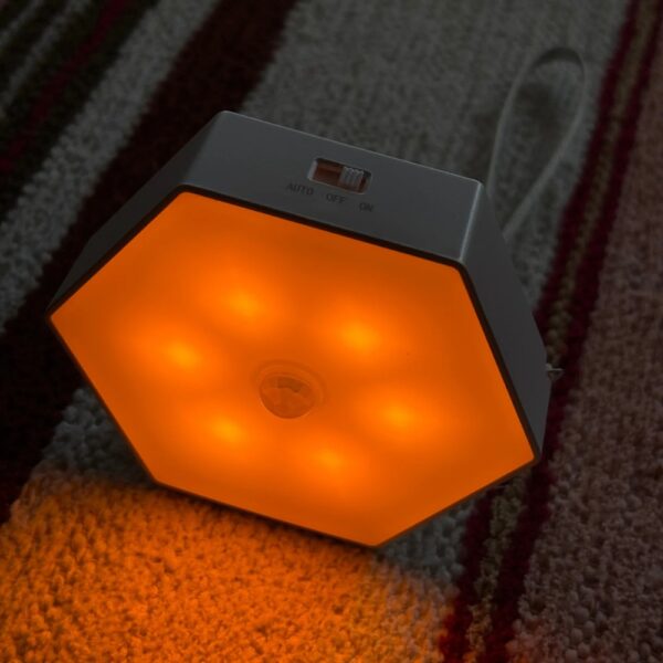 Hehku on sinivaloton kulkuvalo. Lämmin oranssi valo ei häiritse unirytmiä tai melatoniinin tuotantoa.