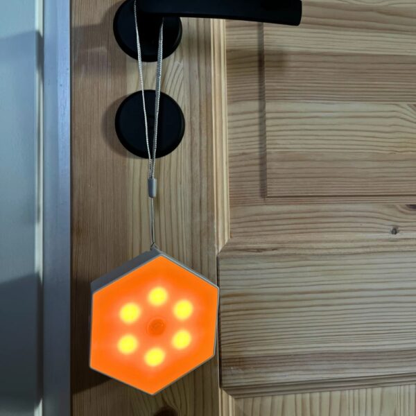 Hehku on sinivaloton kulkuvalo. Lämmin oranssi valo ei häiritse unirytmiä tai melatoniinin tuotantoa.