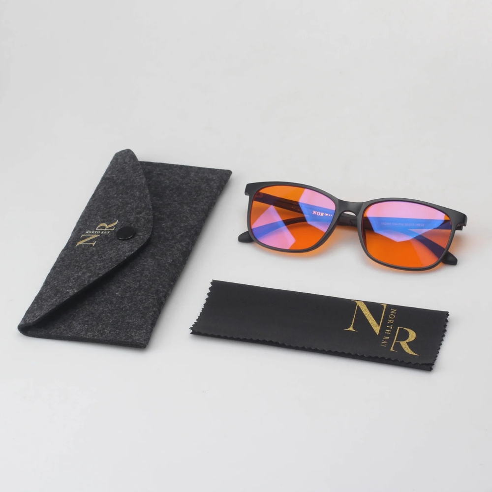 Tyylikkäät Kajo iltalasit suodattavat keinotekoista sinivaloa ja tukevat rauhallista iltarutiinia. Kevyt TR-90-kehys ja laadukas CR-39-linssi.