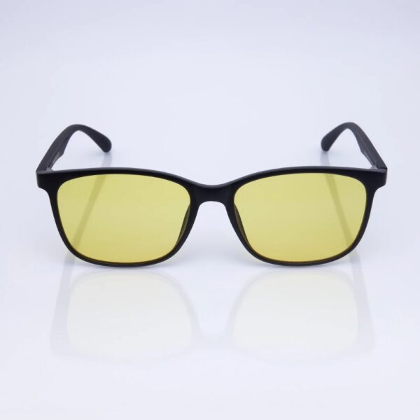 Tyylikkäät Kajo päivälasit suodattavat keinotekoista sinivaloa ja voivat ehkäistä silmien rasitusta. Kevyt TR-90-kehys ja laadukas CR-39-linssi.