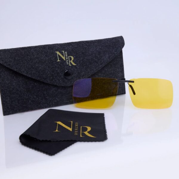 Paiste klipsilinssi tuo keltaisen sinivalosuojan omien vahvuuslasien päälle. Lisää kontrastia ja katselumukavuutta ruudulla ja kirkkaassa valossa.