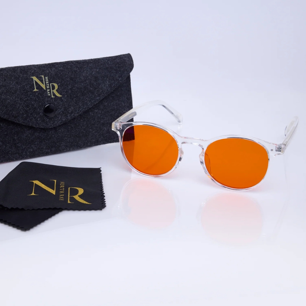 North Ray Säde kirkkaat sinivalolasit iltaan. Oranssi linssi suodattaa sinivaloa ja tukee luonnollista vuorokausirytmiä. Kevyt ja ajaton malli.