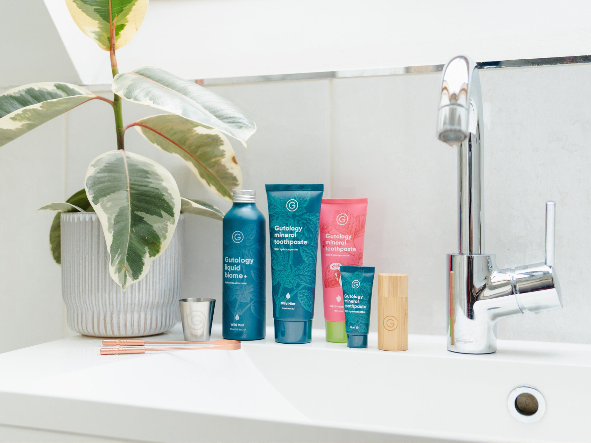 Nelivaiheinen suunhoitorutiini auttaa pitämään suun puhtaana.