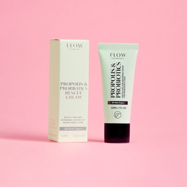 Flow Cosmetics Propolis & Probiotics Rescue Cream on täyteläinen erikoisvoide, joka rauhoittaa kuivuuden ja kiristyksen tunnetta sekä tukee ihon luonnollista suojamuuria.