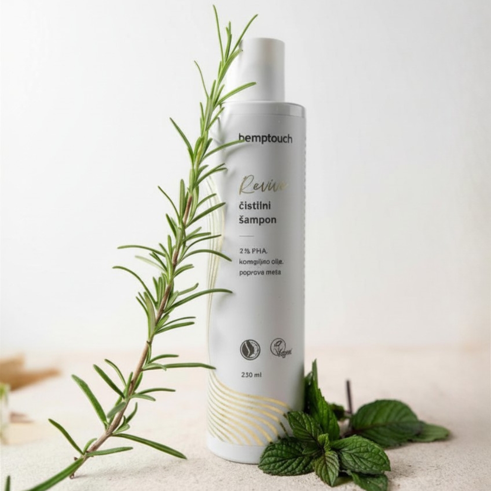Hemptouch Revive Cleansing Shampoo on 3% PHA-happoja sisältävä hiuspohjaa tasapainottava ja syväpuhdistava shampoo