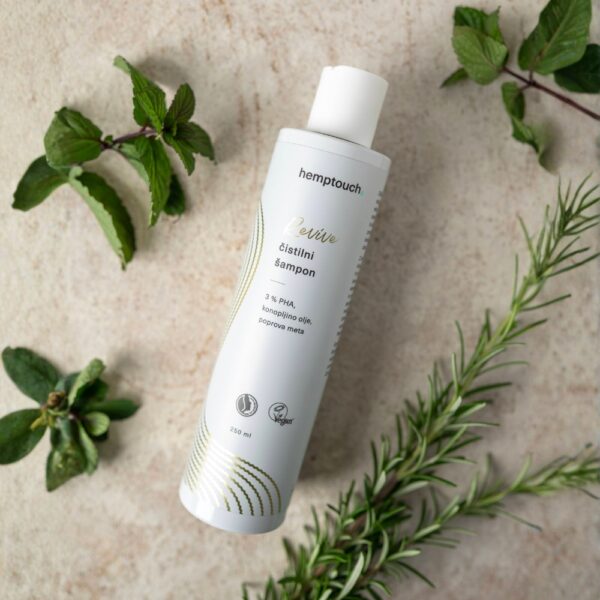 Hemptouch Revive Cleansing Shampoo on 3% PHA-happoja sisältävä hiuspohjaa tasapainottava ja syväpuhdistava shampoo