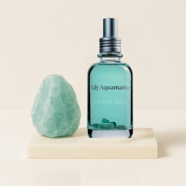 Jimmy Boydin luonnollinen ja vegaaninen kukkaisen raikas kristallienergiaparfyymi. Harmoninen kukkaistuoksu akvamariinin inspiroivalla energialla.