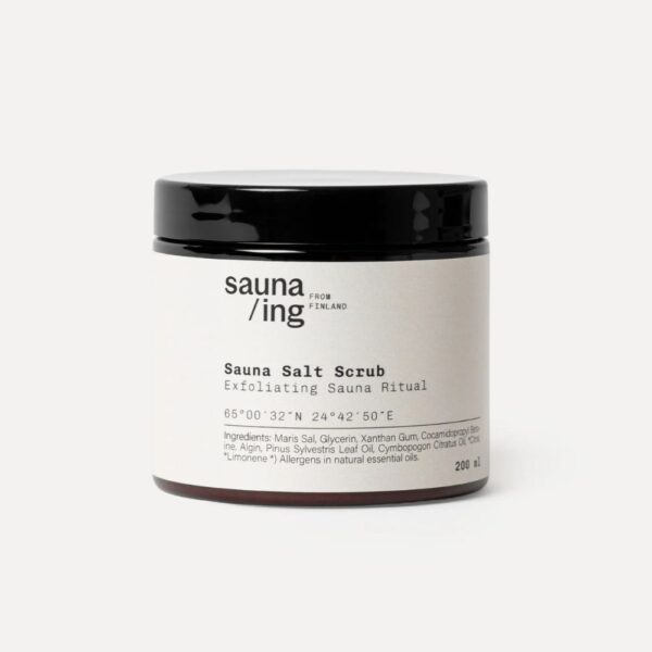 Sauna/ing Sauna Salt Scrub on merisuolaa ja oliivinkivipartikkeleita sisältävä saunakuorinta, joka muuttuu kostealla iholla pehmeäksi geeliksi.