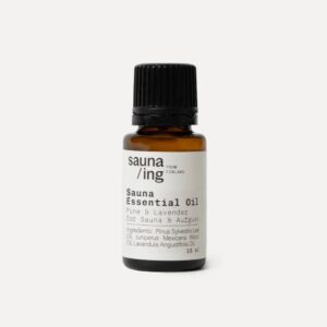 Sauna/ing Sauna Essential Oil mänty & laventeli on 100 % eteerisistä öljyistä valmistettu saunatuoksu, jossa yhdistyvät mänty, laventeli ja setripuu.