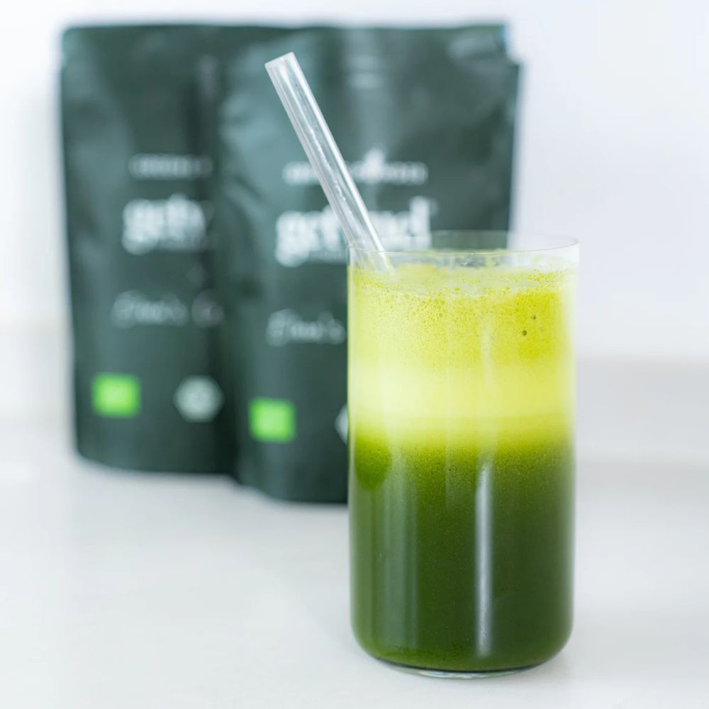 Getvuel Eileen’s Greens on luomu viherjauhe, jossa yhdistyvät ohranoras, vehnänoras, chlorella, pinaatti ja omena.