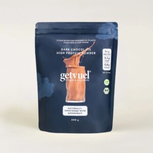 Getvuel Dark Chocolate on täyteläisen suklainen vegaaninen proteiinijauhe. 21 g proteiinia annoksessa, pehmeä koostumus ja vain vähän sokeria.