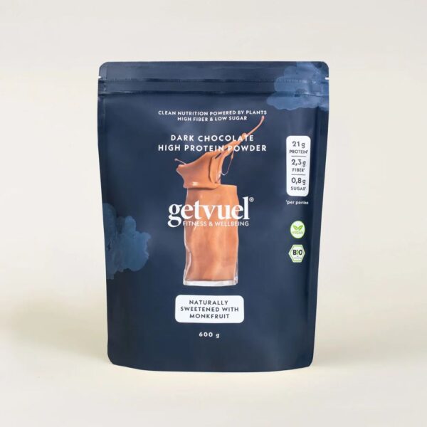 Getvuel Dark Chocolate on täyteläisen suklainen vegaaninen proteiinijauhe. 21 g proteiinia annoksessa, pehmeä koostumus ja vain vähän sokeria.